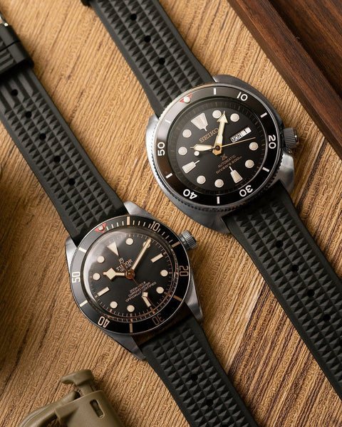 VULCANISED RUBBER WAFFLE STRAP - BLACK