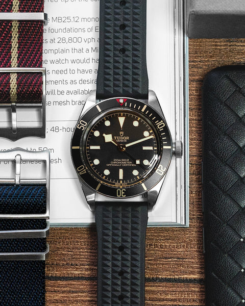 VULCANISED RUBBER WAFFLE STRAP - BLACK