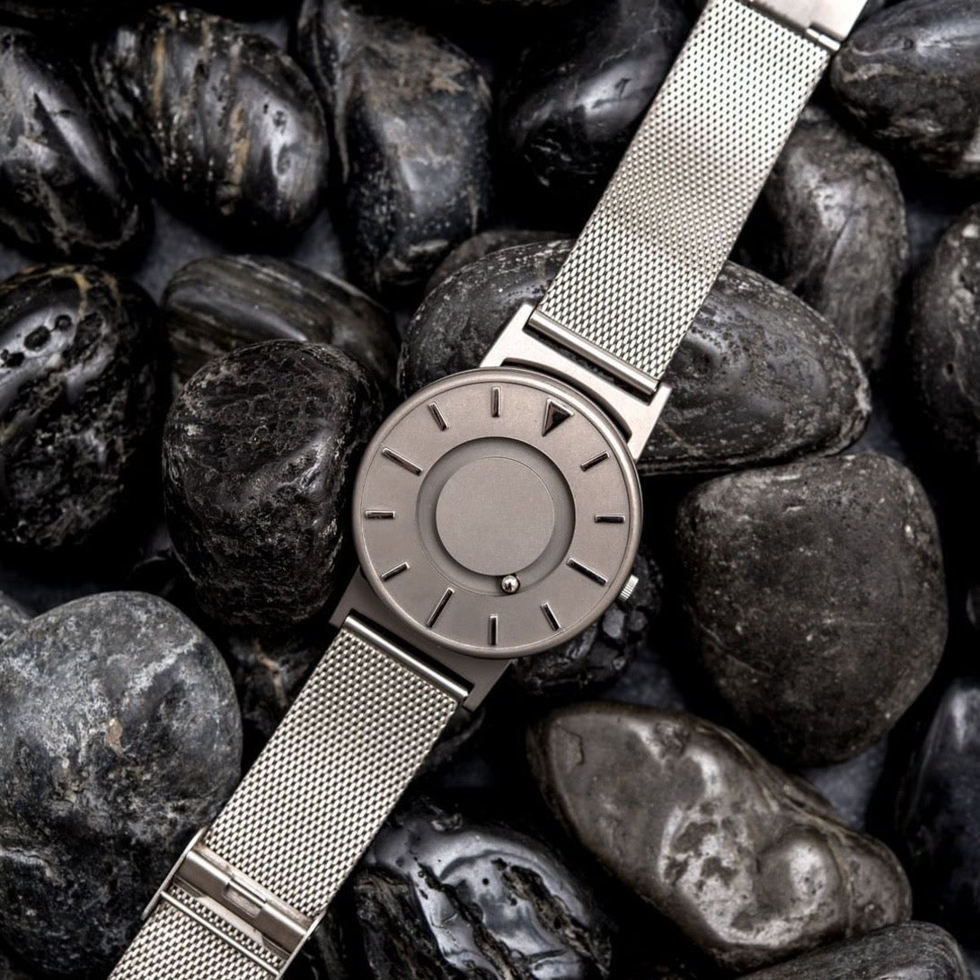 Parallel Universe Watch] This is kinda of a copy of successful early  Kickstarter, known as the Bradley eone watch, which is a lovely watch ever  if it does lose it hands. :